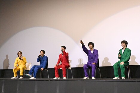 前日の「EBiDAN THE LIVE」の余韻を引きずり、ライブのノリで観客と盛り上がるメンバー。