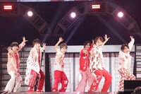 「青春～珍道中～」のパフォーマンスの様子。