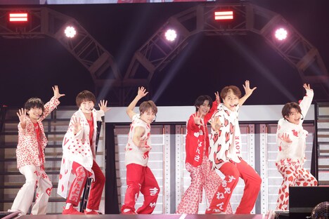 「青春～珍道中～」のパフォーマンスの様子。