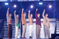 「Run Up!!!!!!」のパフォーマンスの様子。