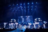 「青春の唄」のパフォーマンスの様子。