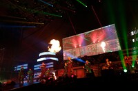 「Monster!」のパフォーマンスの様子。