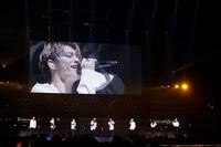 OCTAVE「Sunset」のパフォーマンスの様子。