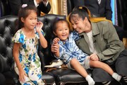AIが娘＆息子とバラエティ番組で初共演、子供たちからのサプライズに涙