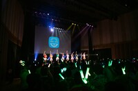 ペンライトで照らされたフロア。