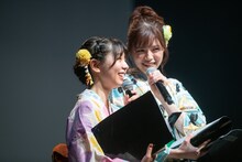 昼公演のMCを務めた吉村萌南（左）と高梨結（右）。