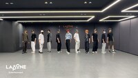 INI「Moment」ダンスプラクティス動画より。