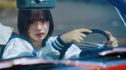 ≒JOY「その先はイグザルト」のミュージックビデオより、江角怜音。