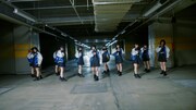 ≒JOY「その先はイグザルト」のミュージックビデオより。