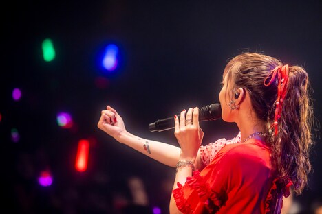 斉藤朱夏「朱演2023 LIVE HOUSE TOUR『愛のやじるし』」東京・Spotify O-EAST公演の様子。（Photo by Viola Kam [V'z Twinkle]）