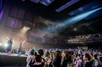 3階席までネギライトで埋め尽くされたLINE CUBE SHIBUYA。