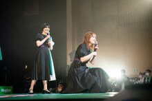 観客とフランクに話すNao☆（右）。