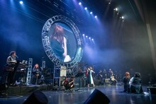 水を飲むくだりを忘れてしまって普通に話してしまったバンマスsugarbeans（左端）。