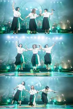 手をつないでジャンプするNegicco。