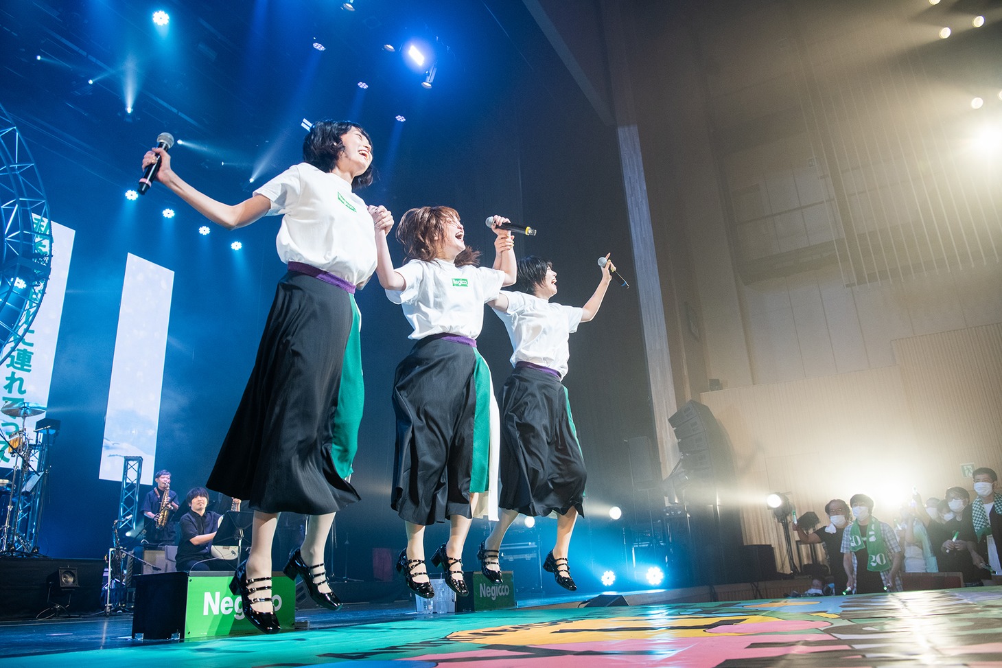 ジャンプするNegicco。