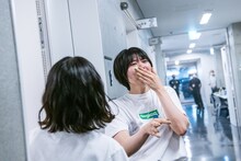 NEGiBANDメンバー全員とのハイタッチを終えた瞬間涙が止まらなくなるMegu。