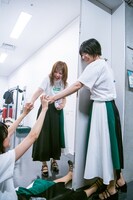 手をつなぐNegicco。