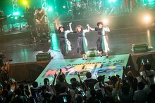 ジャンプするNegicco。