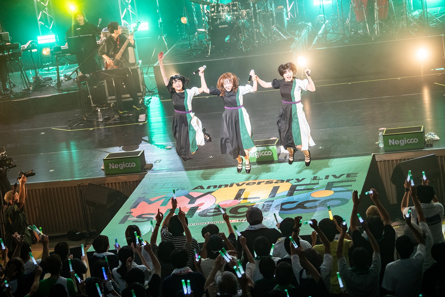 ジャンプするNegicco。