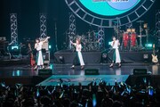 ステージを去るNegicco。