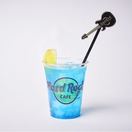 B'zデビュー35周年を「ハードロックカフェ」がお祝い、最新曲「STARS」がカクテルに