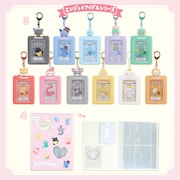 トレーディングカード用ホルダーとトレーディングカード用ファイル。(c)’23 SANRIO 著作（株）サンリオ
