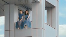 乃木坂46「踏んでしまった」ミュージックビデオより。