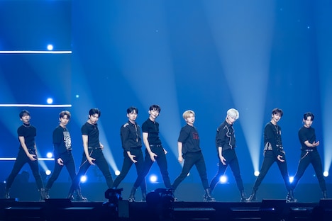 ZEROBASEONE (c)WAKEONE