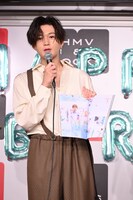 「そた本」のお気に入りページを開く八木勇征。