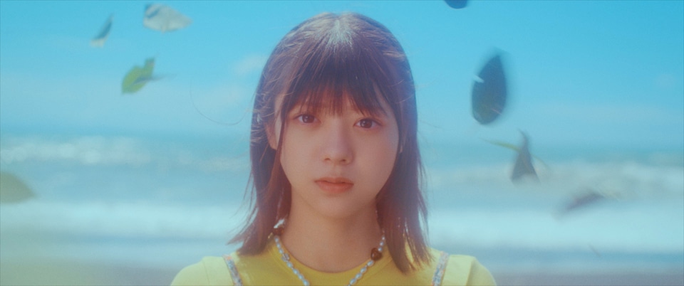 乃木坂46「考えないようにする」ミュージックビデオより。