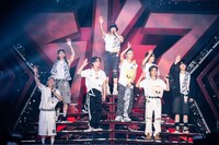 人気画像8位は「Stray Kids『5-STAR』ドームツアー幕開け！7万5000人揺らした福岡公演が無事終了」より、Stray Kids。（撮影：田中聖太郎）