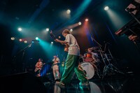 松本千夏「ワンマンライブ“歌って”」の様子。（撮影：須藤一輝）