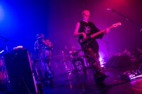 Kroiの内田怜央（Vo）と関将典（B）。