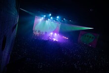 「ライブナタリー“Tempalay × Kroi”」よりTempalayのステージの様子。