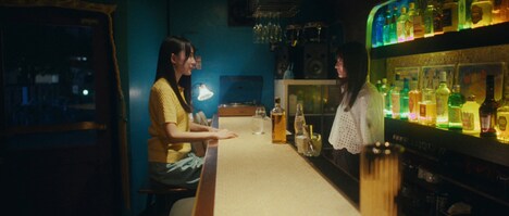 乃木坂46「マグカップとシンク」ミュージックビデオより。