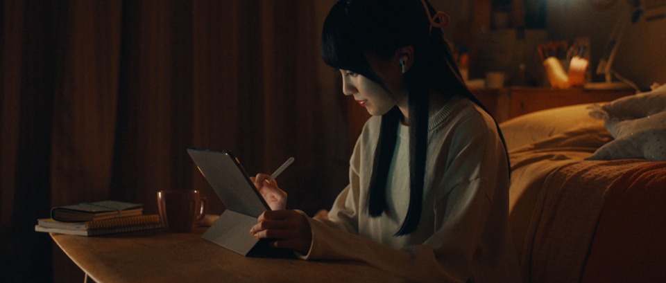 乃木坂46「マグカップとシンク」ミュージックビデオより。