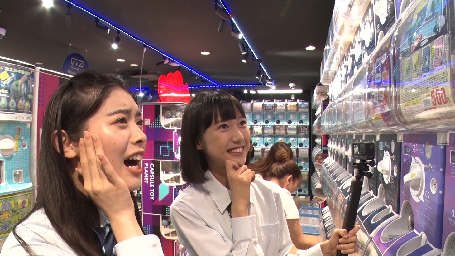 左から風見和香、大角ゆき。 (c)日本テレビ