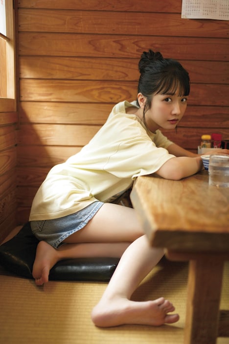 高雄さやか(STU48)の1st写真集より。(撮影:細居幸次郎)(c)SQUARE ENIX