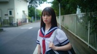 小川彩。乃木坂46「おひとりさま天国」個人PVより。