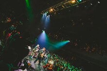 吉田山田「吉田山田盆踊り2023～渋谷編～」の様子。（撮影：白石達也）