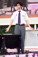 “超スッパ汁（激甘汁）”を飲んで重力から解放されたリョウガ。