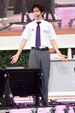 “超スッパ汁（激甘汁）”を飲んで重力から解放されたリョウガ。