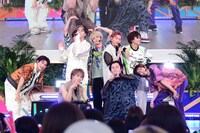 「Summer love」のパフォーマンスの様子。