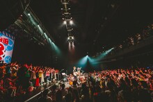 吉田山田「吉田山田盆踊り2023～渋谷編～」の様子。（撮影：白石達也）