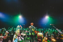 吉田山田「吉田山田盆踊り2023～渋谷編～」の様子。（撮影：白石達也）