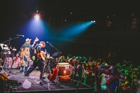 吉田山田「吉田山田盆踊り2023～渋谷編～」の様子。（撮影：白石達也）