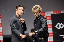 左からRIKU、浦川翔平。