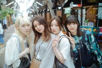 カメラ目線の小池美波、小林由依、齋藤冬優花、増本綺良（左から）。（撮影：上山陽介）