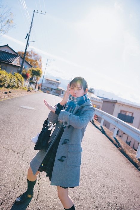 上村ひなの（日向坂46）写真集「そのままで」より。（撮影：藤原宏）