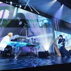 YOSHIKI、怪我に負けずディナーショー完全燃焼!最終日にX JAPAN・HEATHと再会